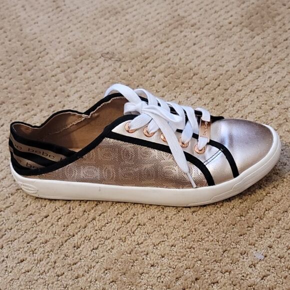 - Bebe dacia shoes size 9 - Picture 1 of 7